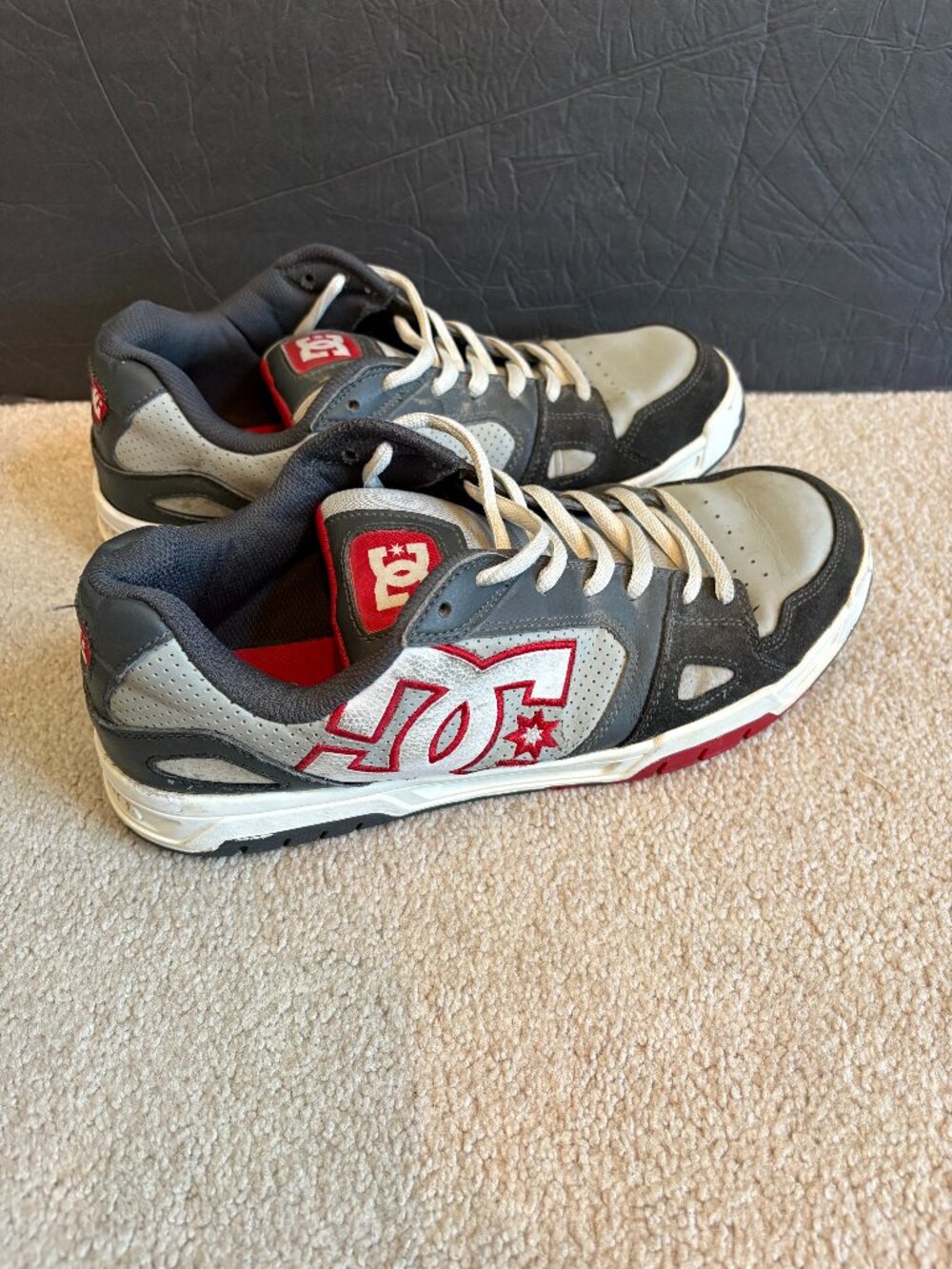 DC Caliber Shoes Men's skateboarding Size 12 Gray Black Red ADYS100168